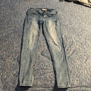 Womens Levi’s. Size W27  L30. Back tag worn off